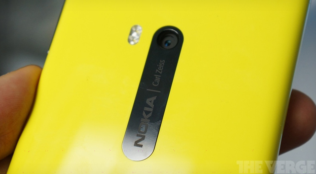 诺基亚四月将发布新机 Lumia 928，铝制机身更轻更薄