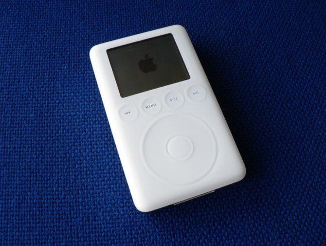 01-ipod-user-experience-design-essensial-ux-ui.jpg