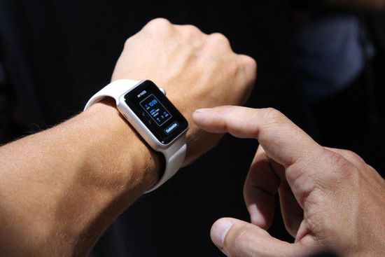 在腕上，智能手表怎样改变我们与软硬件的关系